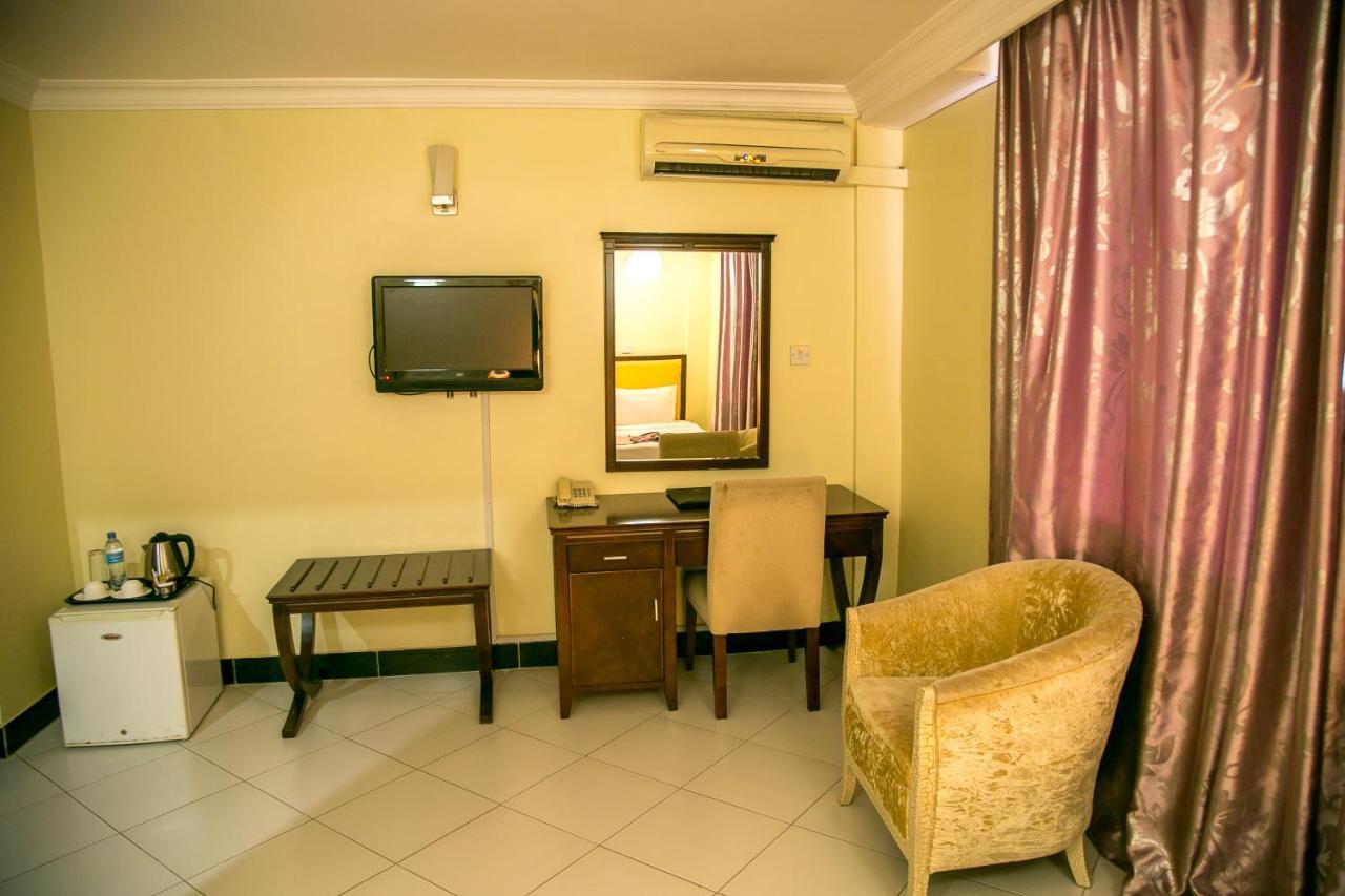 Kebbys Hotel Νταρ ες Σαλάμ Εξωτερικό φωτογραφία