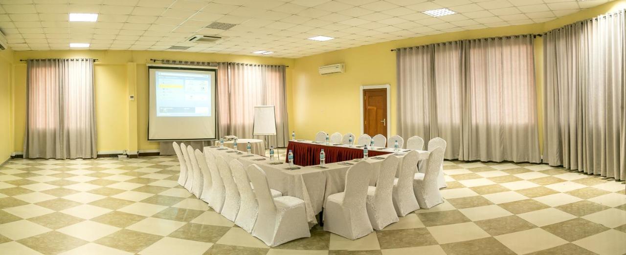 Kebbys Hotel Νταρ ες Σαλάμ Εξωτερικό φωτογραφία