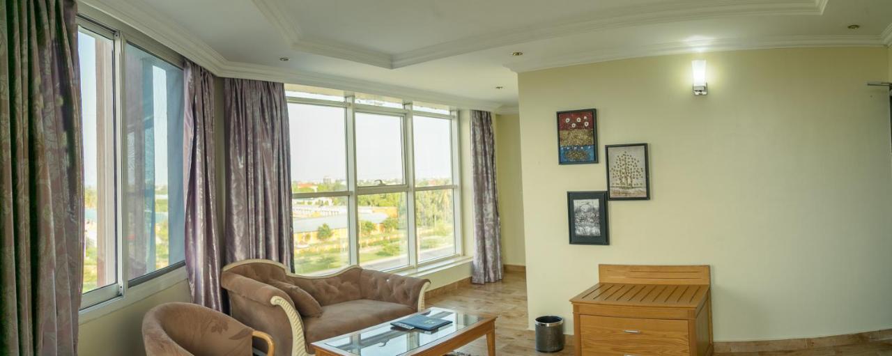 Kebbys Hotel Νταρ ες Σαλάμ Εξωτερικό φωτογραφία