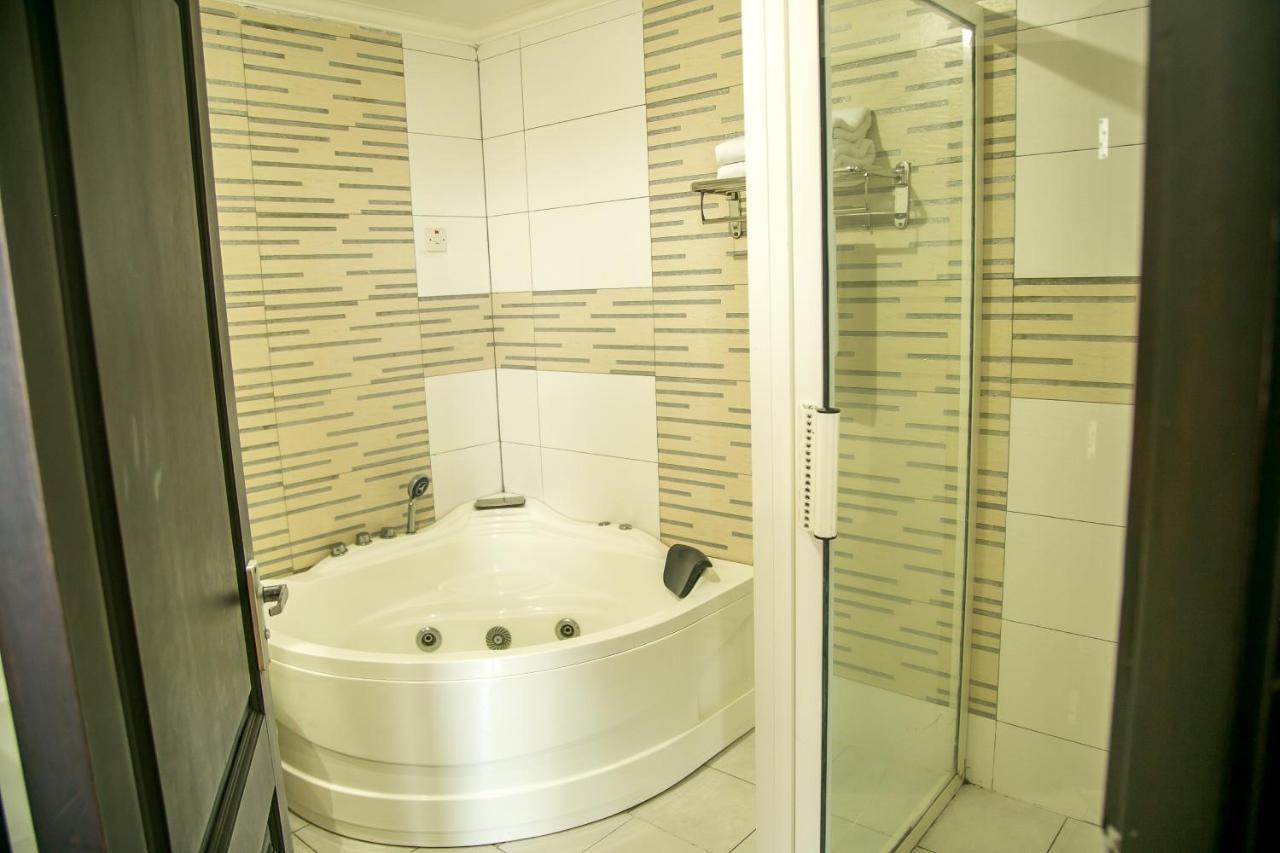 Kebbys Hotel Νταρ ες Σαλάμ Εξωτερικό φωτογραφία