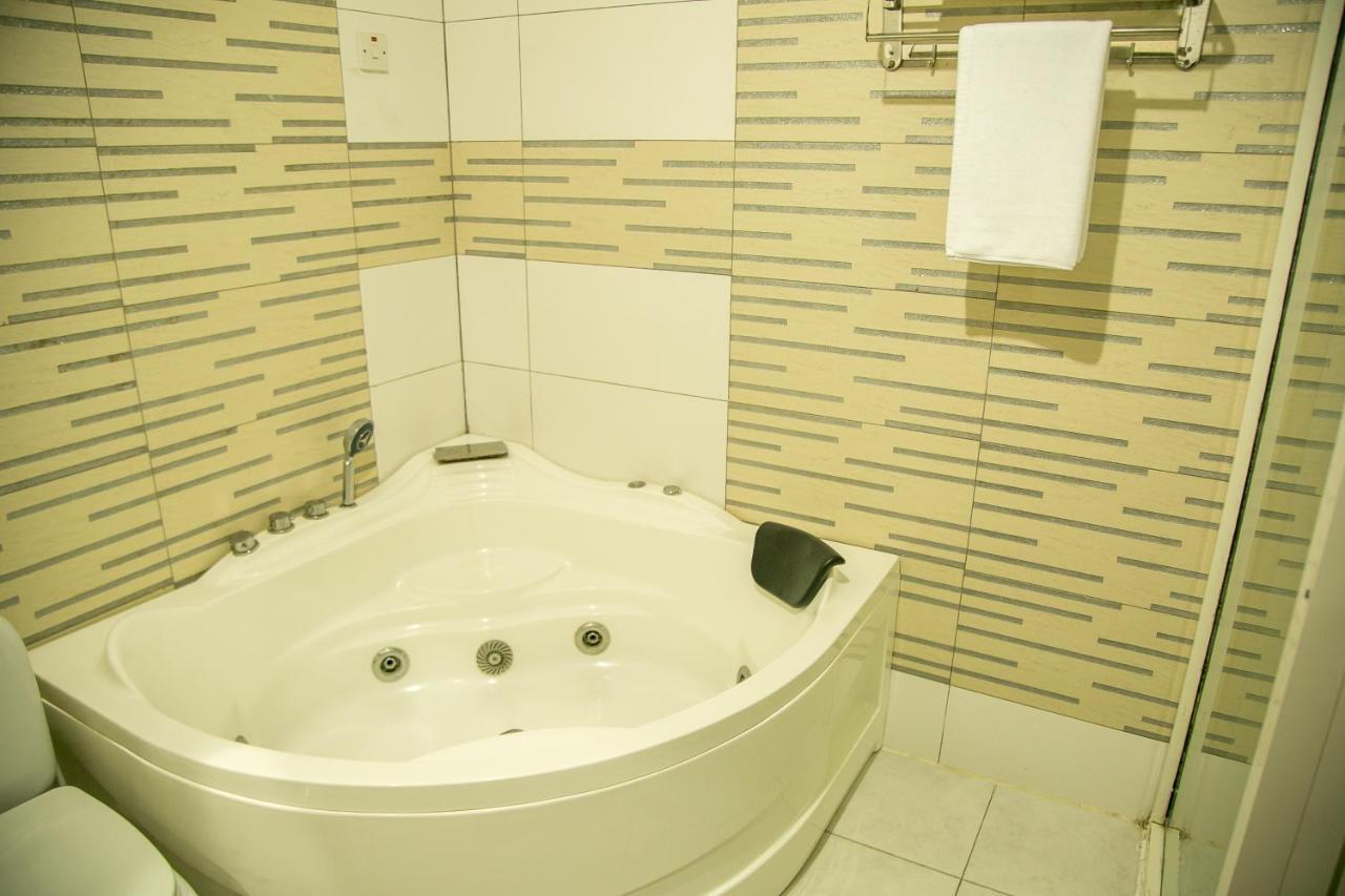 Kebbys Hotel Νταρ ες Σαλάμ Εξωτερικό φωτογραφία